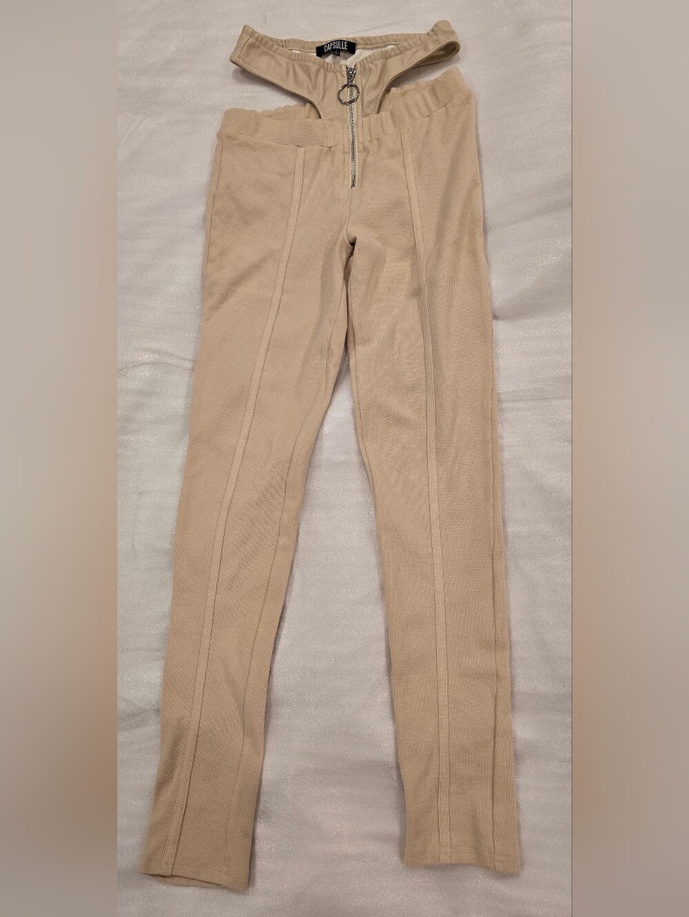 Capsule Ribbed Beige Leggings With Thong Cutout